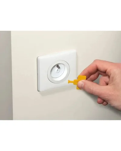 Cache-prises 12 pièces avec 4 clés Safety 1st