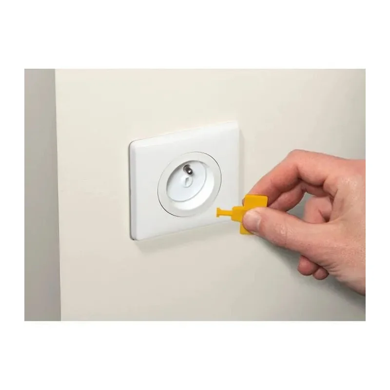 Cache prises Safety 1st (x12) + clés (x4) | la maison du bebe Cache prises Safety 1st (x12) + clés (x4) | la maison du bebe