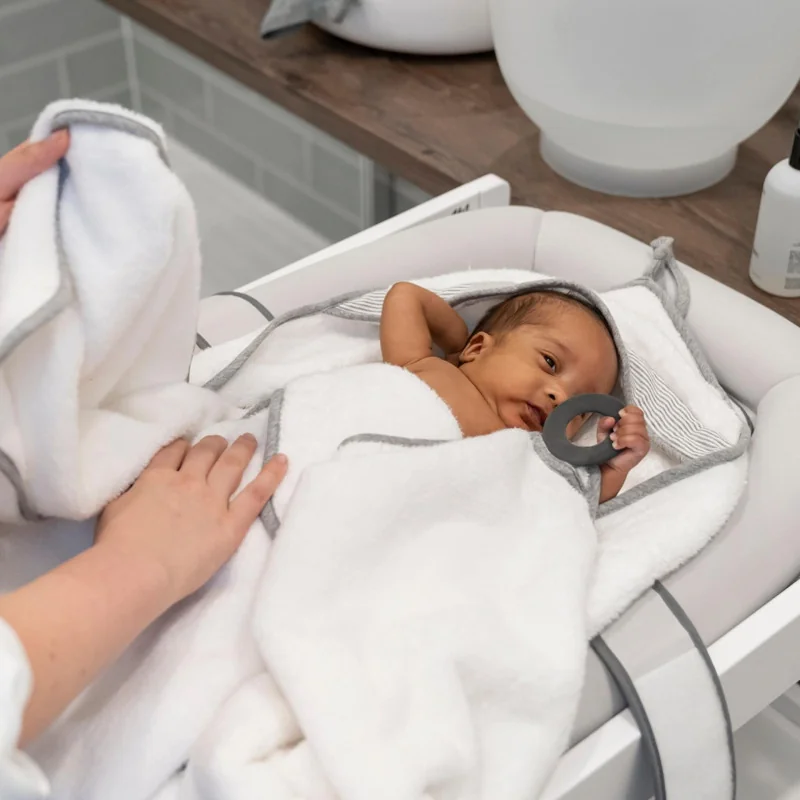 Cape de bain XL avec anneau de dentition Dry’n Play Doomoo