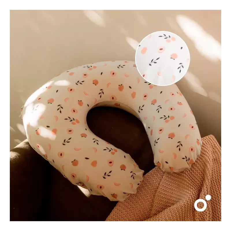 Coussin d’allaitement Softy Peaches Doomoo en forme de C, housse à motif pêches