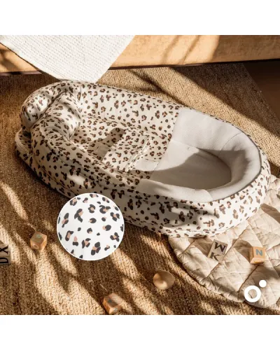 Réducteur de lit Cocoon Leopard Cream Doomoo pour nouveau-né, motif léopard