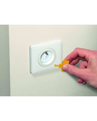 Socket covers 12 pieces with 4 keys Safety 1st